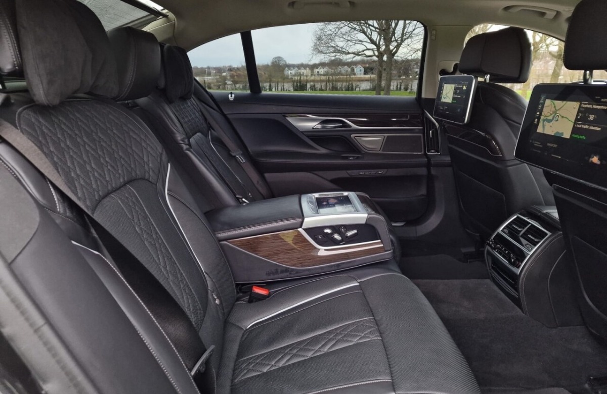 2021 BMW 745 Image 3